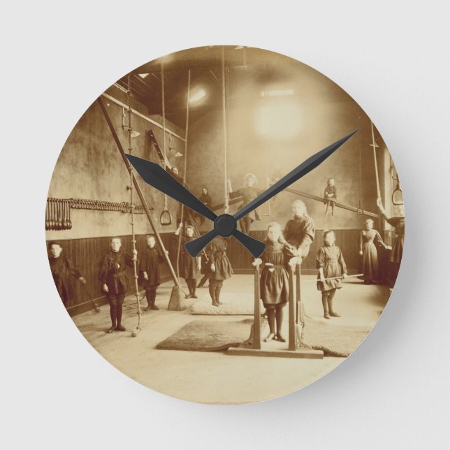 Flicka gymnastiksal på dövet och den dumma rund klocka (Framsida)