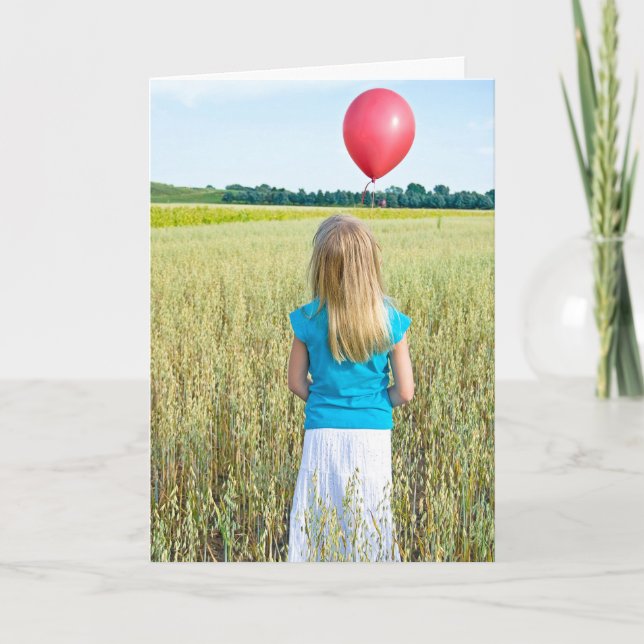 flicka i vete fält med röd ballong kort (Framsida)