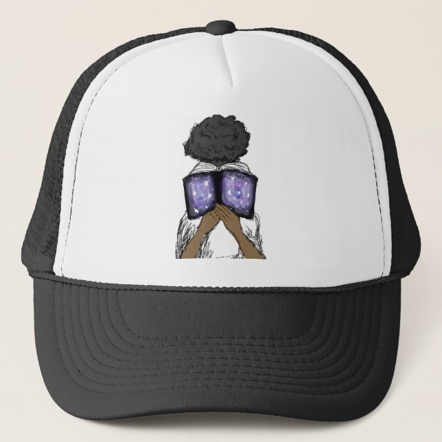 Flicka med afro- läsning truckerkeps (Framsida)