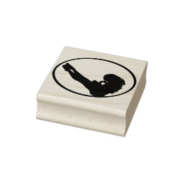 Flicka med bok stämpel