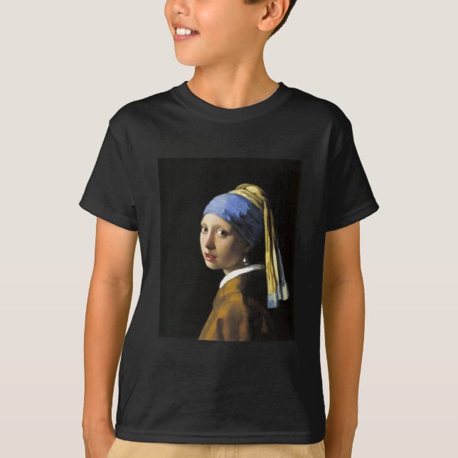 Flicka med ett pärlemorfärg örhänge t-shirt (Framsida)