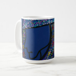 Flicka med fläckig glittertryckhår kaffemugg