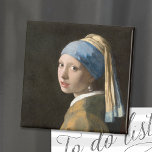 Flicka med Pearl Earring | Johannes Vermeer Magnet<br><div class="desc">Flickor med Pearl Earring (c. 1665) | Originalteckningar gjorda av den nederländska Baroque Period-målaren Johannes Vermeer (1632-1675). Vermeer är känt för att måla scener i mitten-klassens liv. De flesta av hans verk är placerade i samma rum i insida i hans eget hus. Han var inte någon särskilt berömd- eller förmögen...</div>