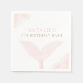 Flicka med rosa sjöjungfruparty på födelsedagen pappersservett