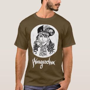 flicka med tatuering och ana t shirt