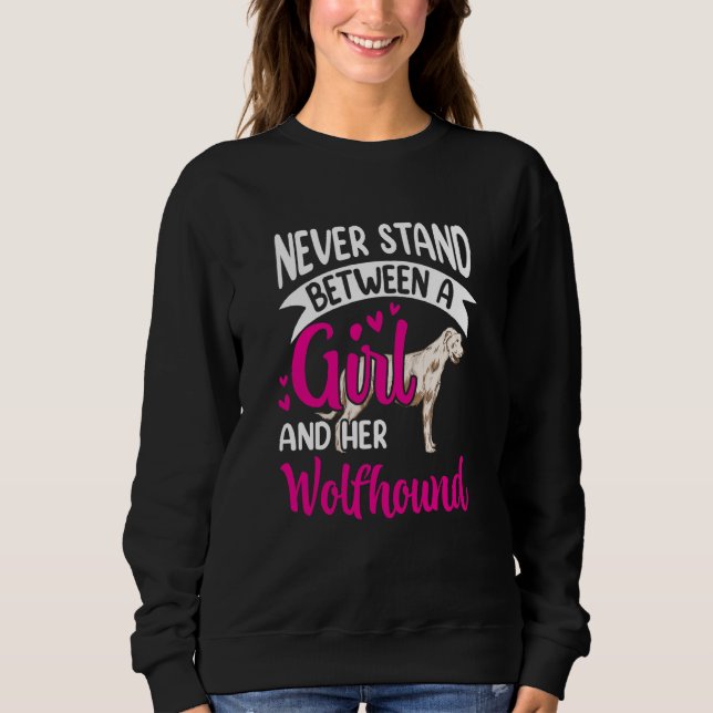 Flicka och hennes Wolfhound Irländsk Greyhound Irl T Shirt (Framsida)