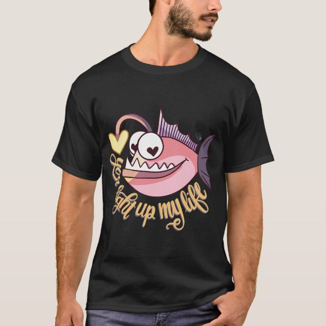 Flicka och pingvin fiskar med hjärta t shirt (Framsida)