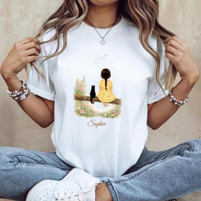 Flicka och svart katt på gren t shirt (Skapare uppladdad)