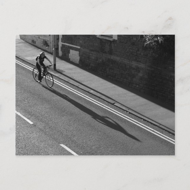 Flicka på en cykel vykort (Framsida)