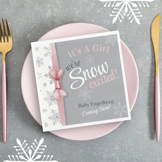 Flicka Rosa Vi är Snö-punktens snöflingor Pappersservett (It's A Girl, We're SNOW excited, Baby Name coming soon winter wonderland baby shower luncheon napkin)