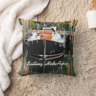 Flicka Sailboat Dekorativ kudde