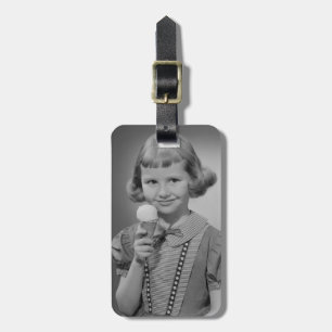 Flicka som äter glass bagagebricka
