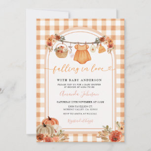 Flicka som förälskar sig i orange gingham-babyshow inbjudningar