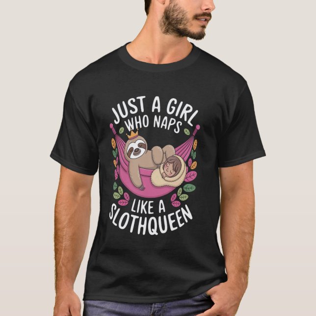 Flicka som sover med sengångare i krönt hängmatta t shirt (Framsida)
