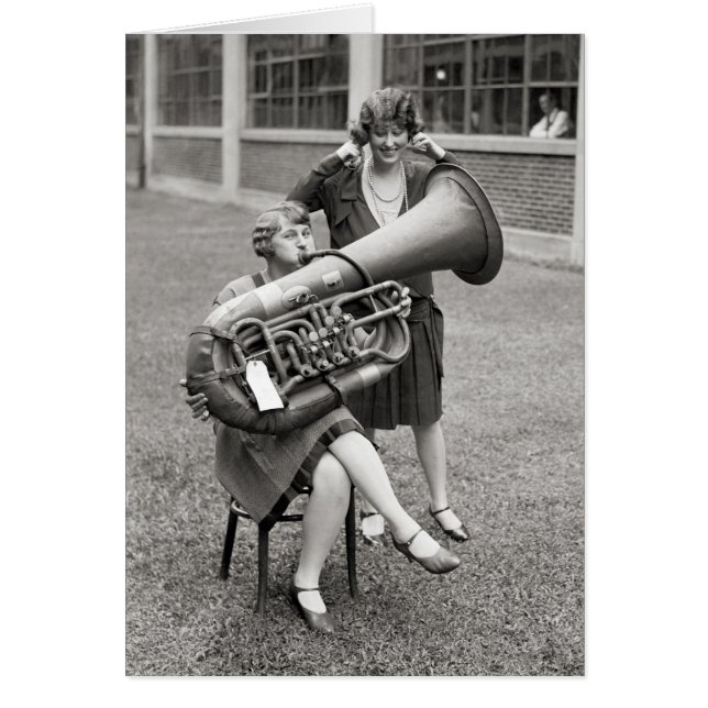 Flicka spelar tuba, 1928 hälsningskort (Framsidan)