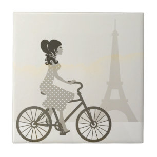 Flickacykel i Paris, kvinna som cyklar det eiffel Kakelplatta