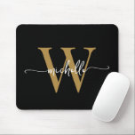 Flickaktigt Elegant Svart Guld Monogram Namn Skrip Musmatta<br><div class="desc">Flickaktig Elegant Svart Och Guld Enkel Minimalistisk Monogram Första Bokstav i Namn Signatur Script Anpassad Personlig musmatta. Denna enkla minimalistiska enfärgade design med ditt förnamn i en vacker handskriven svansfont typografi (eller kalligrafi), monogram-initial. Dessa är lätta att anpassa. Fantastiskt stilrent feminint present för födelsedag, mors dag, bröllopsdusch, 16-årsdag och Det...</div>