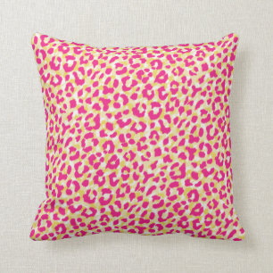 Flickaktigt färgrik rosa cheetahtryckmonogram kudde