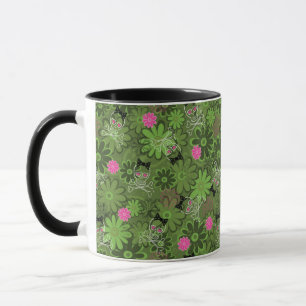 Flickaktigt Punk döskallar på blommaCamo bakgrun Mugg
