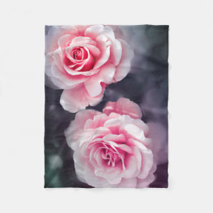Flickaktigt rosa rosblommigtfoto fleecefilt