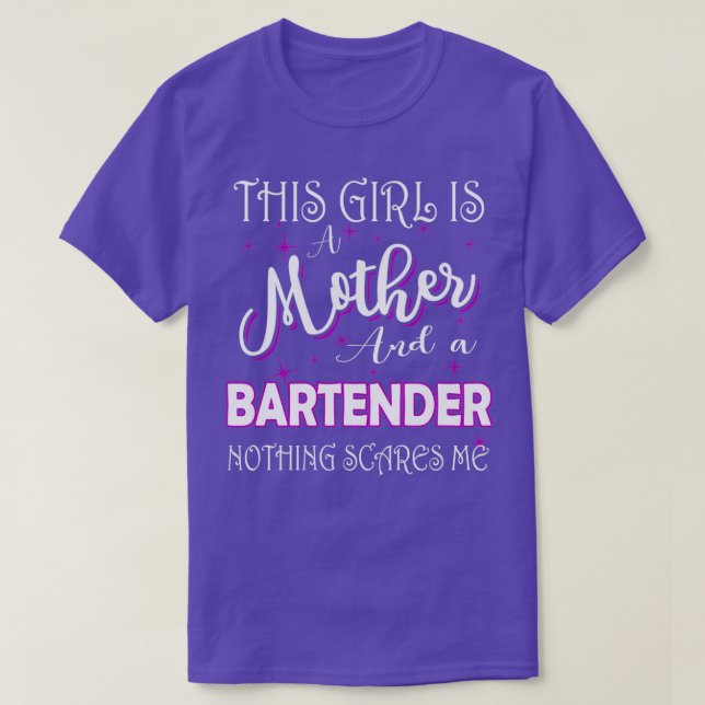 Flickan är en Mor och en Bartender-bil. T Shirt (Design framsida)