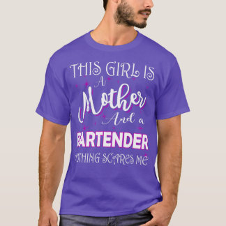 Flickan är en Mor och en Bartender-bil. T Shirt