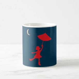 Flickan dansar med sitt paraply kaffemugg