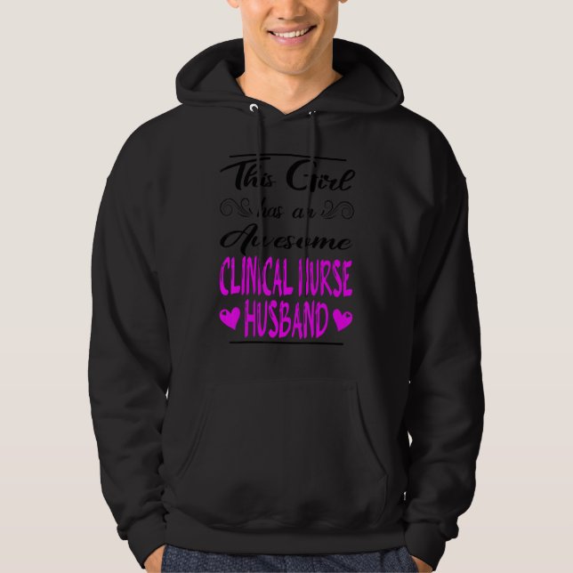 Flickan har ett Fantastisk Klinnäs Make Hoodie (Framsida)