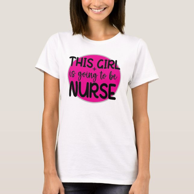 Flickan kommer att bli sjuksköterska t shirt (Framsida)