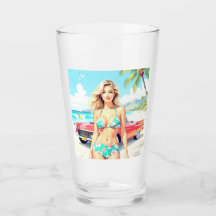 Flickan på stranden med en klassisk bil