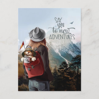 Flickan reser med en katt i ryggsäck vykort