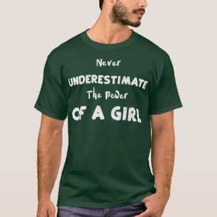 Flickan underskattar aldrig kraften hos en läskare t shirt
