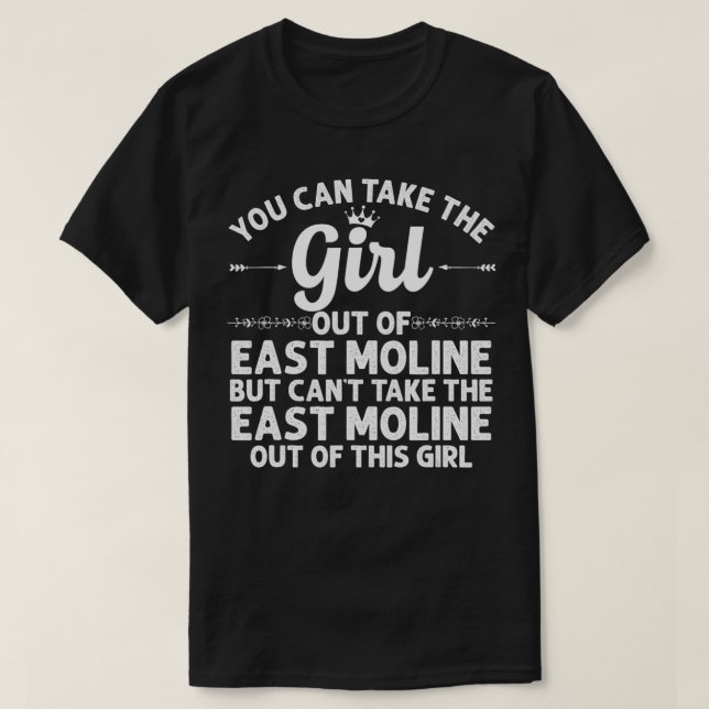 Flickan ut ur ÖSTER MOLINE IL ILLINOIS Gift Funny  T Shirt (Design framsida)