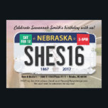 Flickans 16:e födelsedagsinbjudan till Nebraska-li Inbjudningar<br><div class="desc">En tonårsflicka som slår 16 och får sitt körkort är en milstolpe att fira! Jag skapat den här konstruktionen för att fånga den enskilda statliga registreringsskylten och lägga den ovanpå en mjuk bakgrund som omfattar gatan, motorvägen och himlar. Den här designen sammanfattar ditt födelsedagsfirande snabbt. Det är till sin natur,...</div>