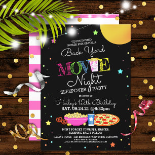 Flickans Backyard Movie Night Födelsedagsfest Inbjudningar