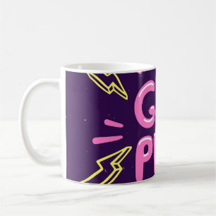 Flickans feministiska slogan, violett bakgrund. kaffemugg