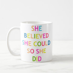 Flickans kraftfulla citat/inspirationstecken kaffemugg