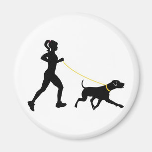 Flickaspring med henne hundmagnet magnet