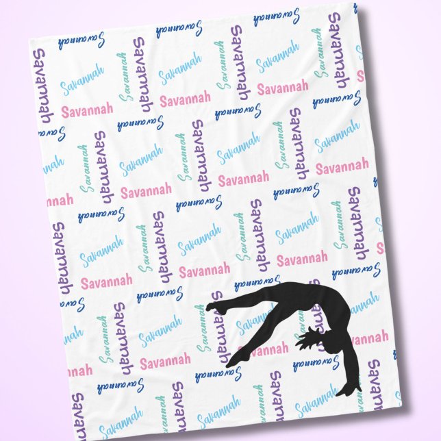 Flickgymnastisk Namn över 6+ tecken lång Fleecefilt (Specifically designed for longer character names this adorable fleece blanket has her name all over!)