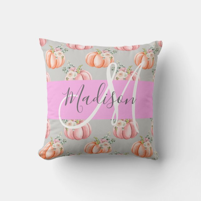 Flickigt blomstergriått rosa peach pumpor monogram kudde (Framsida)