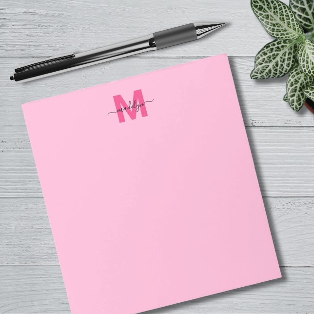 Flickigt varmrött kalligrafiskt namnmonogram anteckningsblock (Girly Hot Pink Calligraphy Name Monogram Notepad)