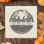 "Flickor blir flickor | Witch-Thned Halloween Stenunderlägg<br><div class="desc">Skydda yta med magi genom att underlägg "Flickor blir flickor"! Den här varaktiga underlägg av sten är en perfekt för att lägga till en scoky ännu snyggt inslag till din hemskår. Idealisk för Halloween fest eller använda runt om i året är denna underlägg inte bara funktionell utan också en konversation...</div>