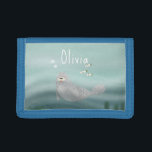 Flickor Cute Blue under sjösädesbarnen<br><div class="desc">Den här söta och mysiga barnlasten har en havsförseglingsillustration med fisk,  sjögräs och en blå havsvågbakgrund. Det finns också utrymme på kudden för att lägga till egna anpassningar: ett namn i vismisk typografi. Perfekten är en liten gåva till ett barn- eller sjöentusiaster!</div>