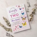Flickor Cute Rosa Lila Butterfly Kids 2:a födelsed Inbjudningar<br><div class="desc">Flutter in i elegans med våra hänförande inbjudningar till fjäril-temat. Varje ömtålig skönhet tillför en liten bit stollig och en ära till ditt speciella tillfälle. Vare sig det är bröllop, födelsedag eller trädgård party, fångar dessa inbjudningar naturens magi på ett häpnadsväckande vackert sätt. Låt evenemanget flyta med våra fjärilsinkallade inbjudningar...</div>
