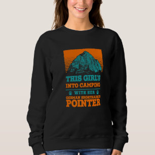 Flickor i camping med sin tyska högstyrda poli t shirt