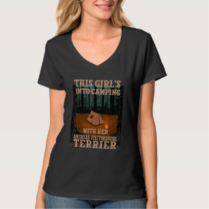 Flickor in i Camping med hennes amerikanska Stvidd T Shirt