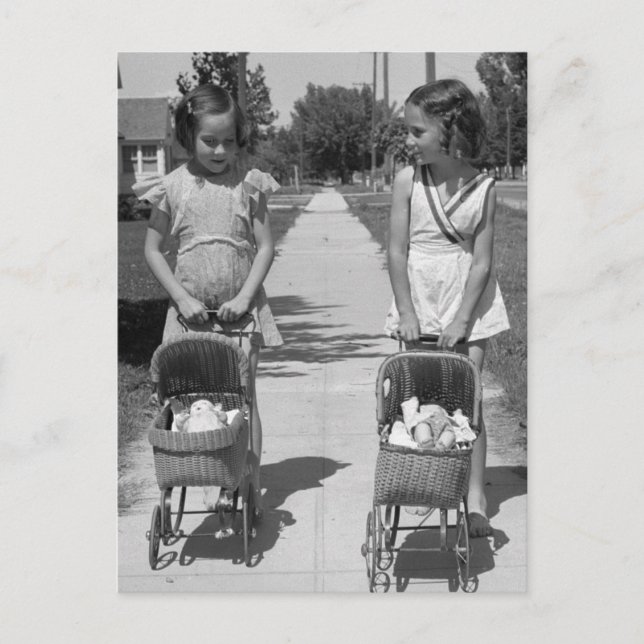 Flickor med dockor, 1941 vykort (Framsida)