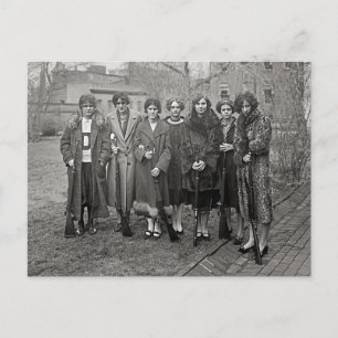 Flickor med gevär, 1925 vykort