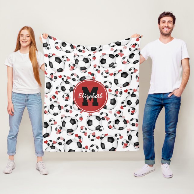 Flickor med monogrammerade fotbollar och hjärtan m fleecefilt (På plats)