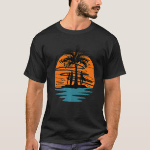 Flickor med Surfor på öar vid solnedgång T Shirt